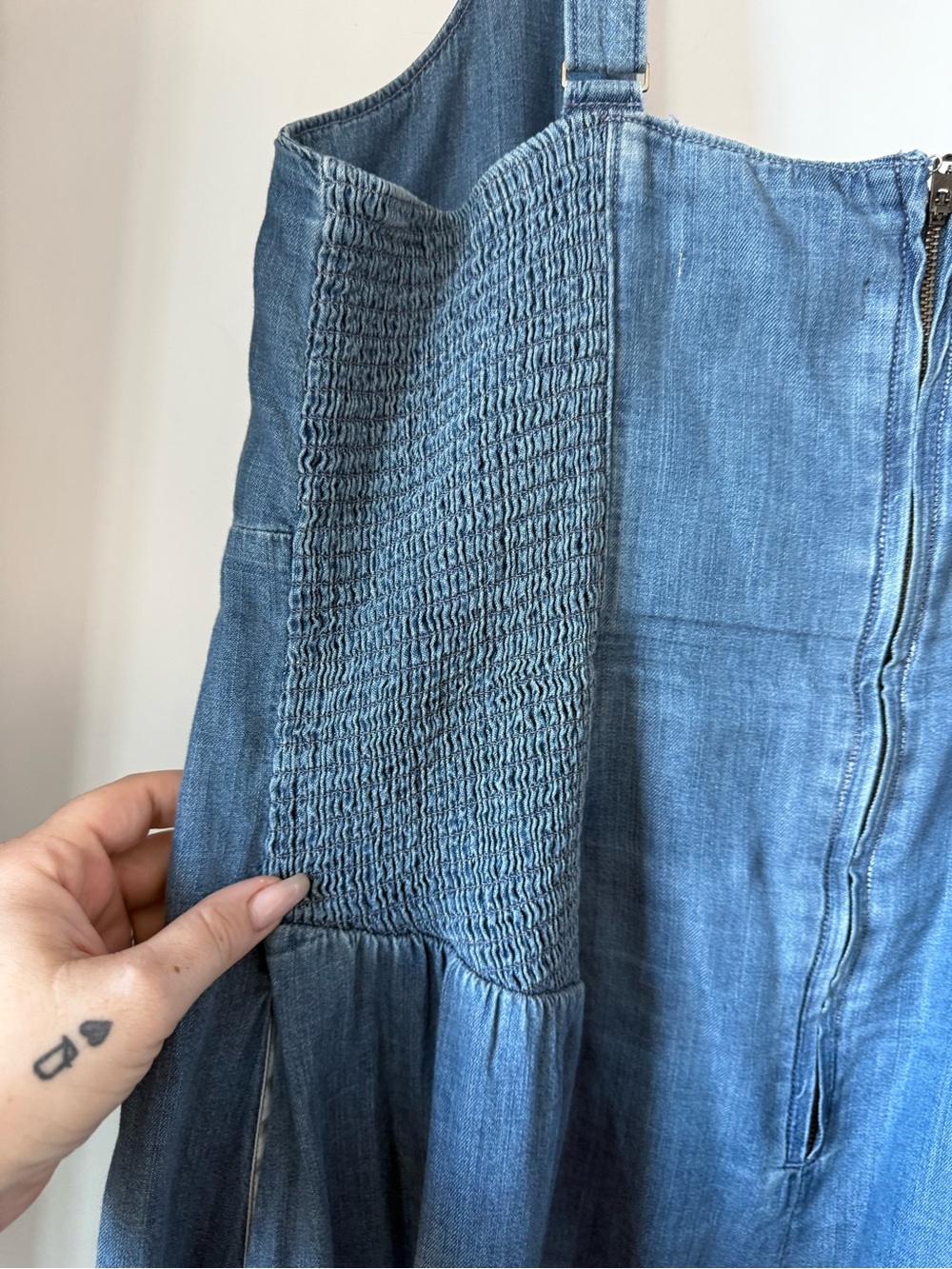 Abercrombie & Fitch Bra-Free Dylan Chambray Midi Dress - Picture 7 of 12